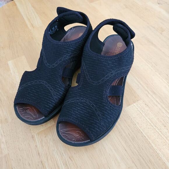 BZees Dream Wedge Sandal Casual Comfort Adjustable Platform Size 8.5 WIDE - EUC - Picture 1 of 8